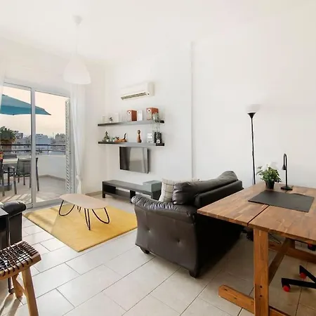 Center Floor Big Balcony 2br Close To The Appartement Larnaca