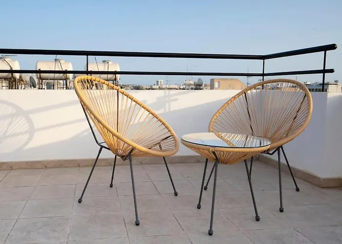 Center Floor Big Balcony 2br Close To The Daire *