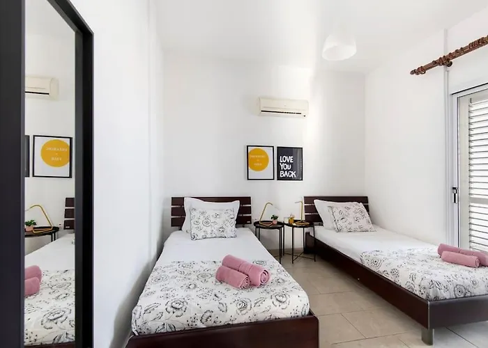 Daire Center Floor Big Balcony 2br Close To The *