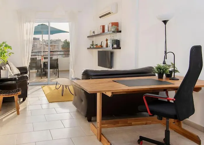 Daire Center Floor Big Balcony 2br Close To The Larnaca