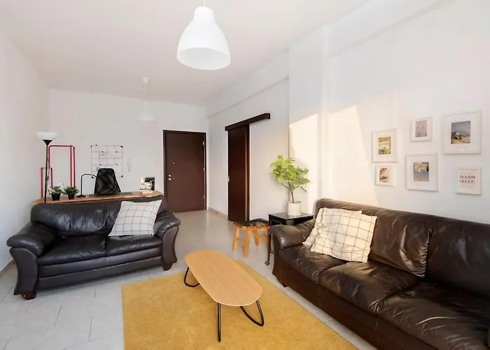 Daire Center Floor Big Balcony 2br Close To The