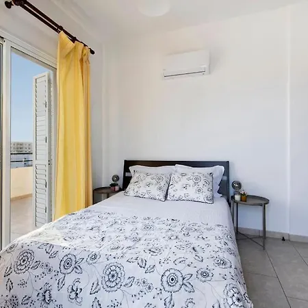 Apartment Center Floor Big Balcony 2br Close To The Larnaca