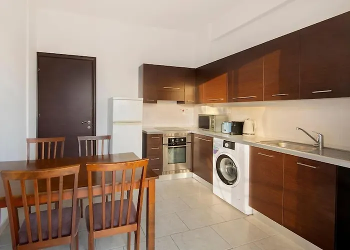 Appartement Center Floor Big Balcony 2br Close To The