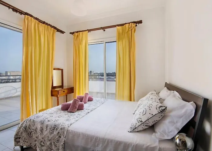 Center Floor Big Balcony 2br Close To The Appartement Larnaca