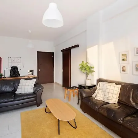 Appartement Center Floor Big Balcony 2br Close To The
